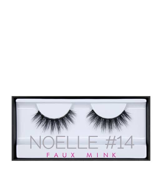 HUDA BEAUTY FAKE EYELASHES